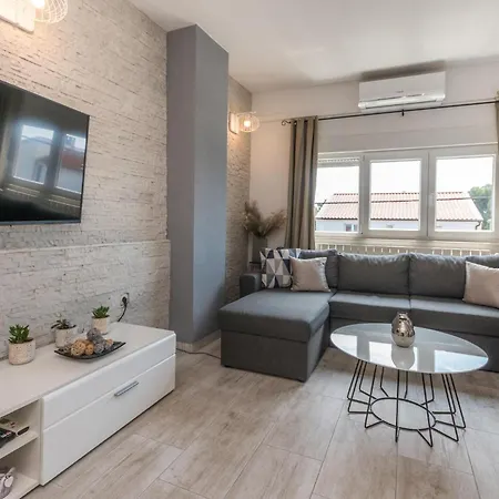 Stunning In Biograd With Wifi Apartment *